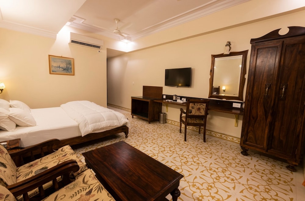 Deluxe Room - Photo 5