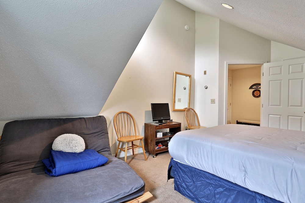Condo, 2 Bedrooms photo 3
