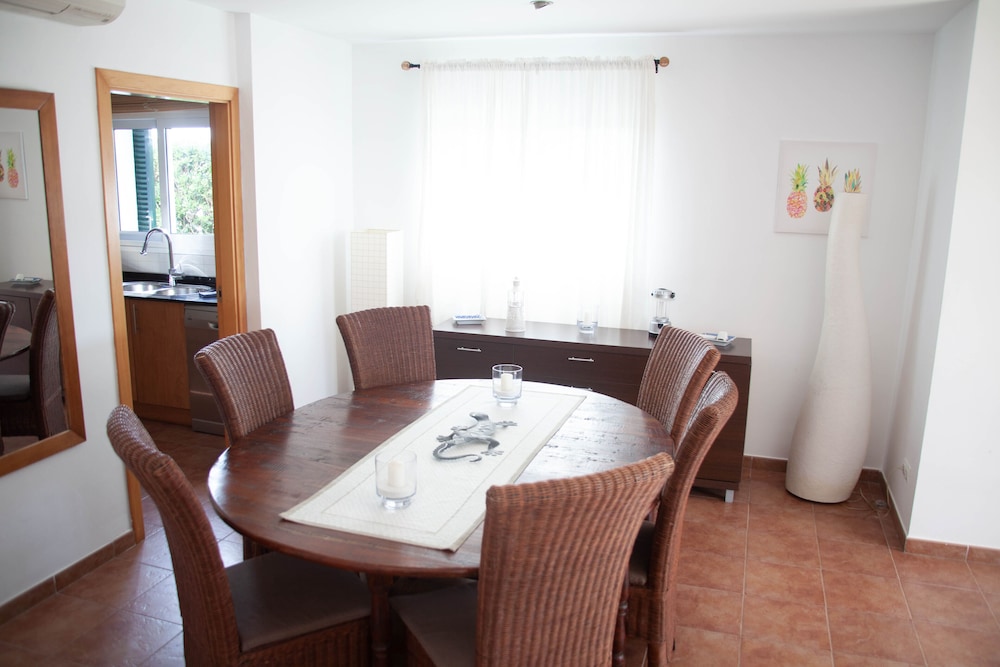 House, 4 Bedrooms photo 2