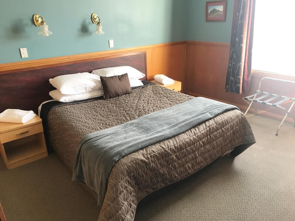 Deluxe Room, Non Smoking (Deluxe King Ensuite) photo 1