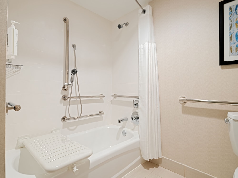 Junior Suite, 1 King Bed, Accessible, Bathtub (Mobility & Hearing) - Photo 2