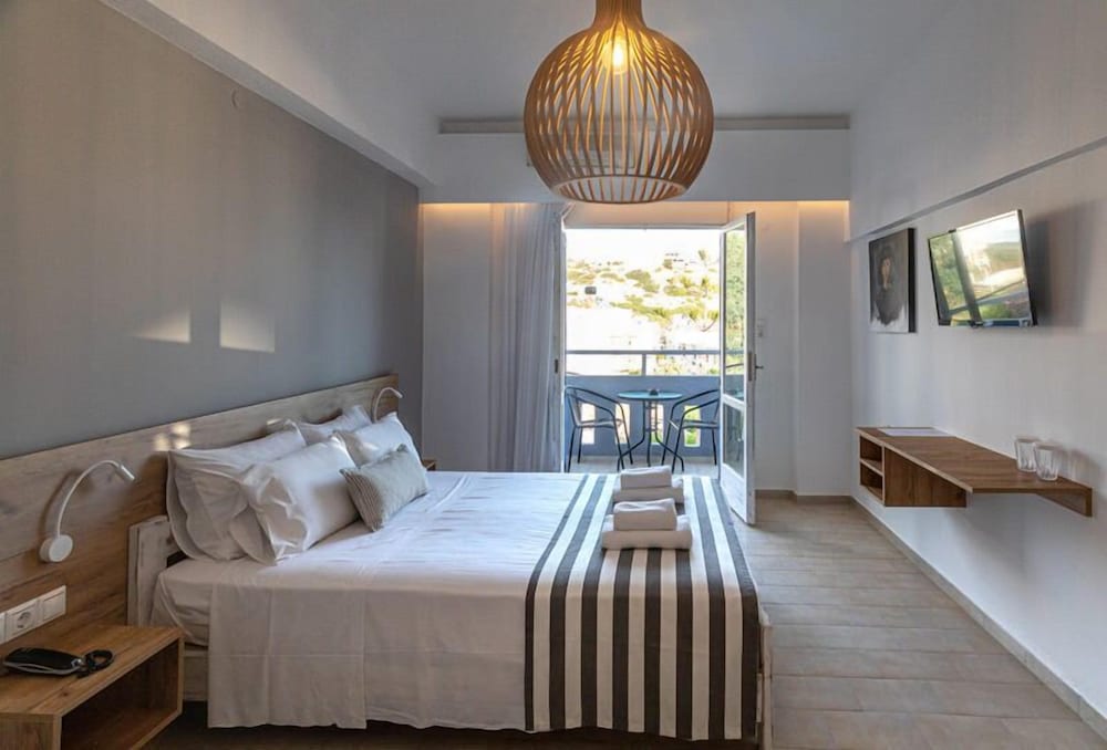 Deluxe Double or Twin Room, Partial Ocean View