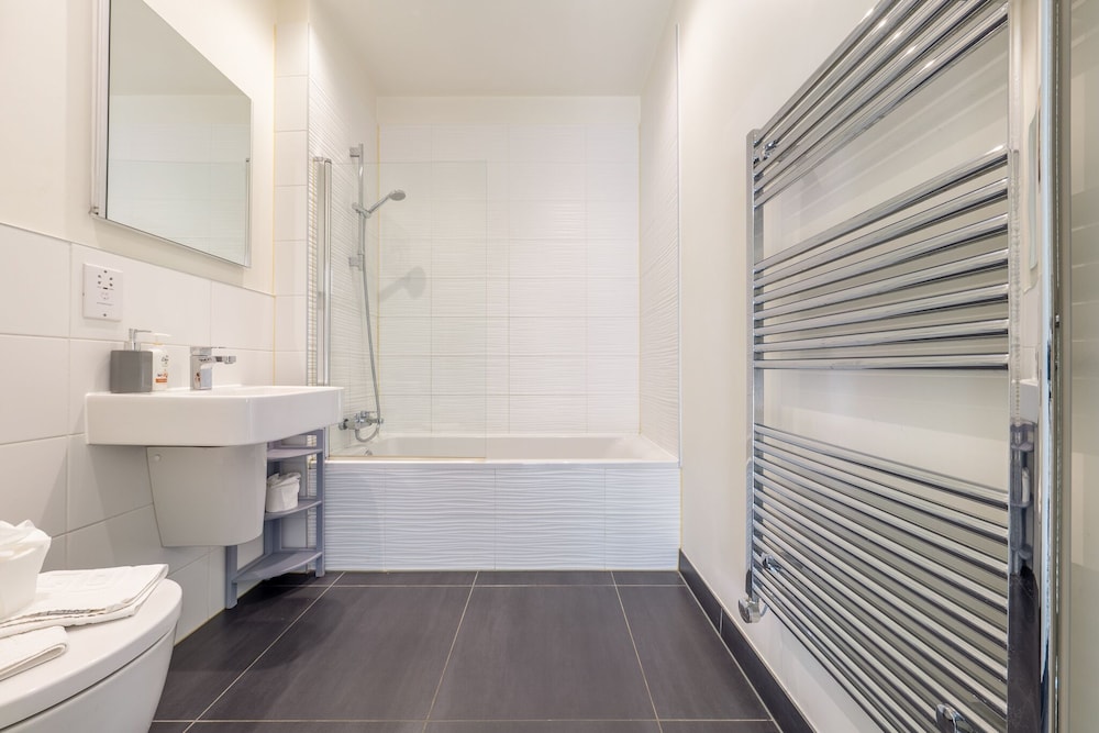 Luxury 1 Bedroom Serviced Apartment in the Heart of Stevenage, 사진 25