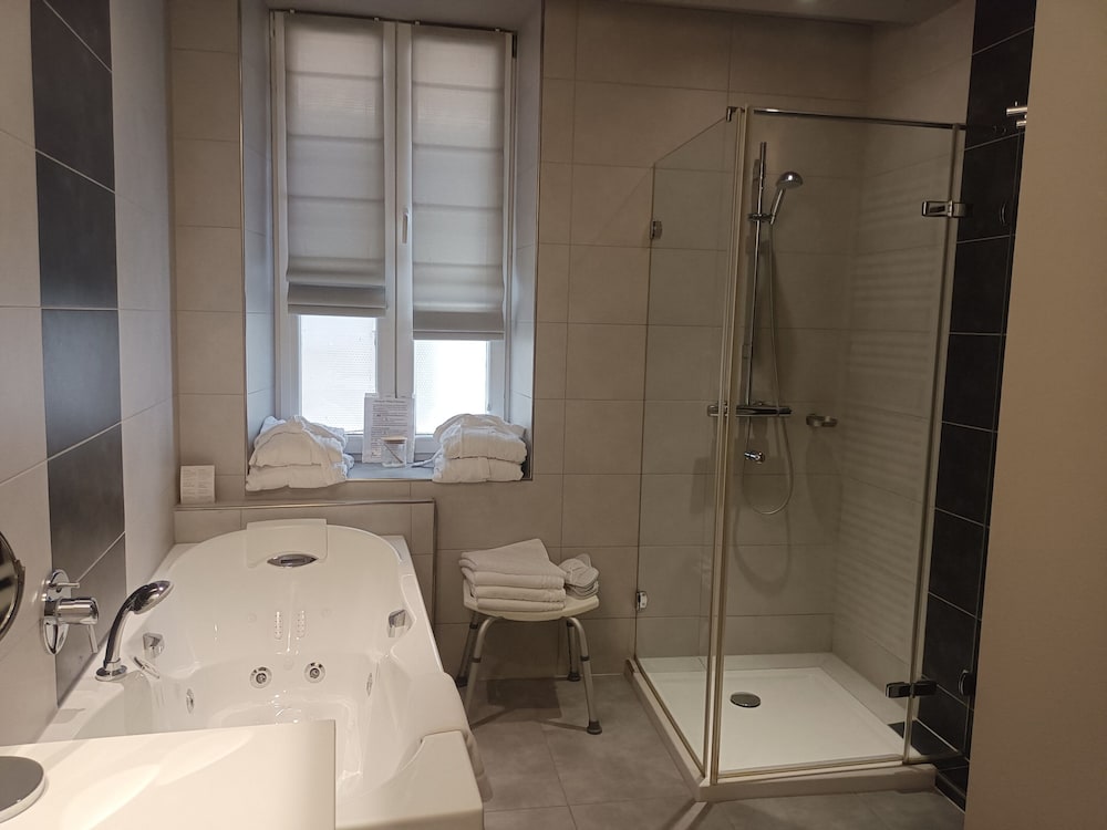 Suite, Ensuite (3) photo 3