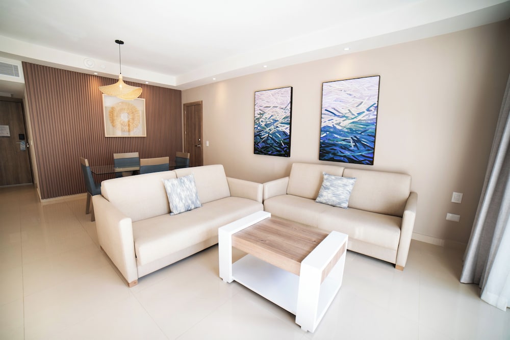 Luxury Presidential Jacuzzi Swim Out Two Bedroom Suite Diamond Club
