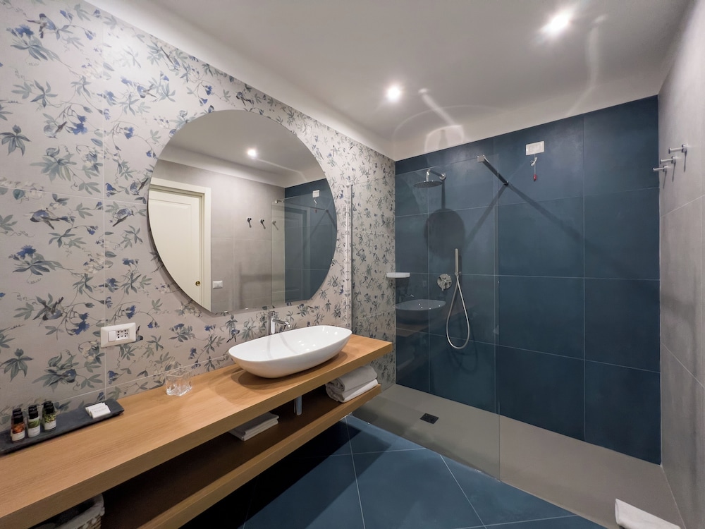 Standard Triple Room, 1 Bedroom, Partial Sea View photo 3