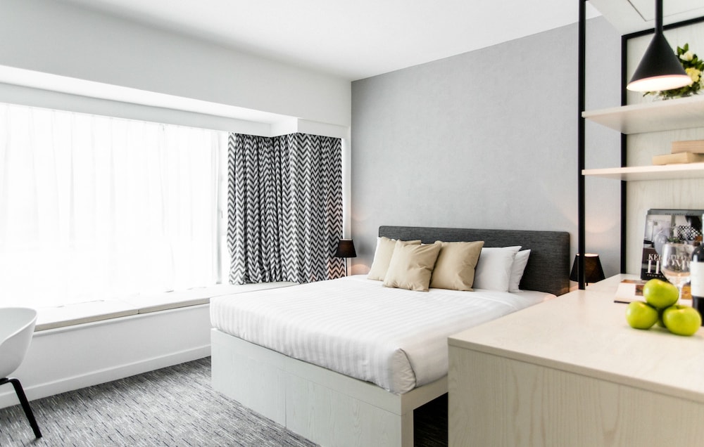 Superior Hillview Room