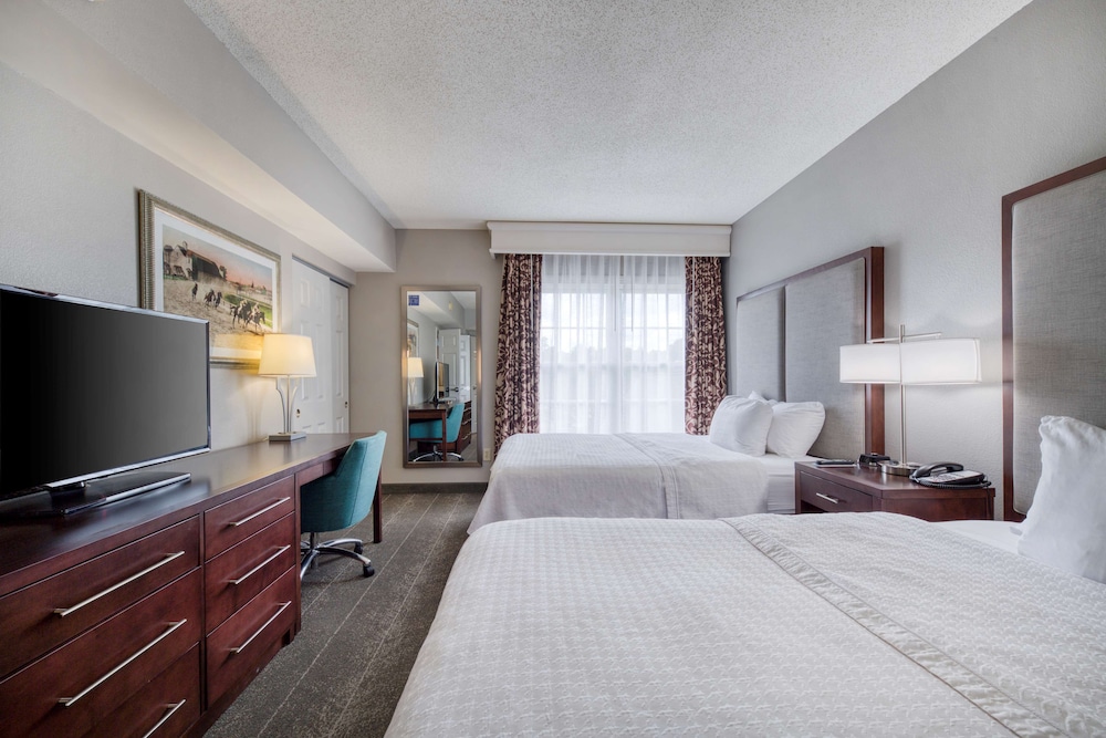 Premium Suite, 2 Queen Beds, Non Smoking (1 Bedroom) - Photo 2