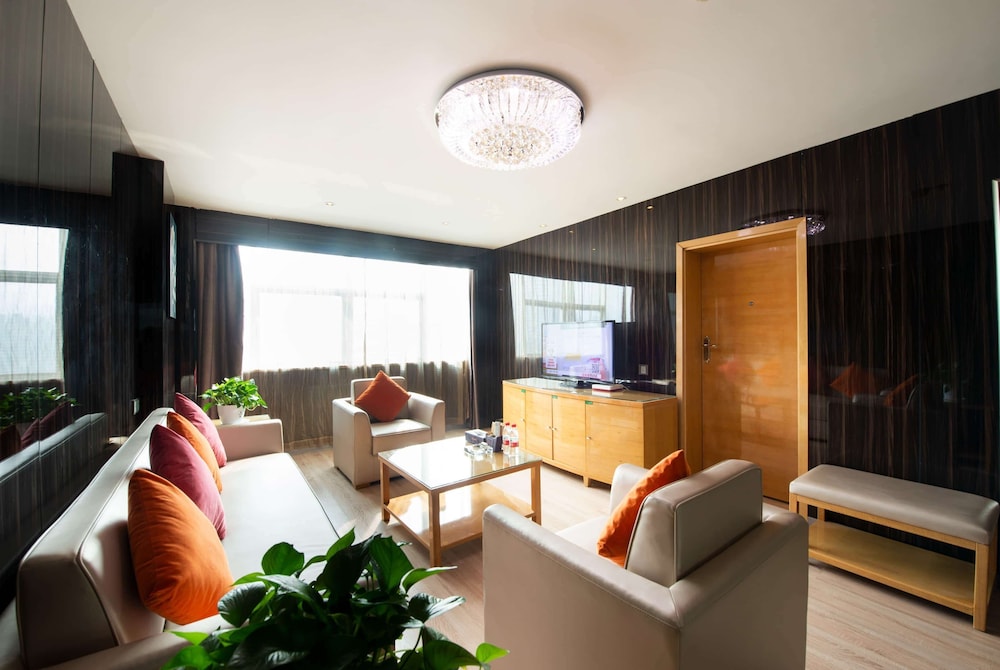 Executive Suite, 1 King Bed, Non Smoking photo 2