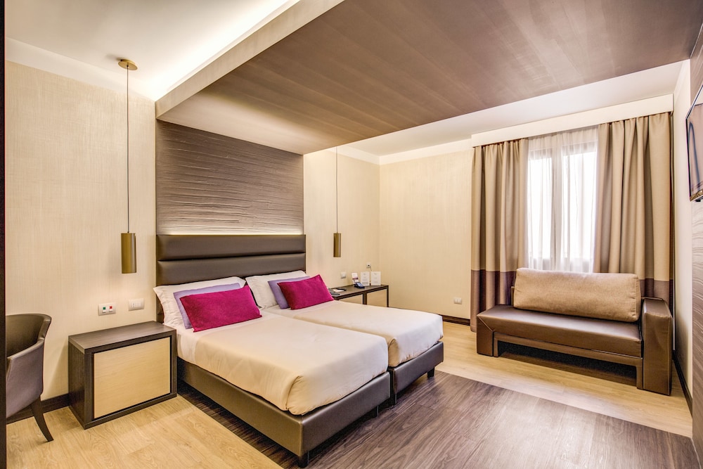 Superior Triple Room thumbnail 6