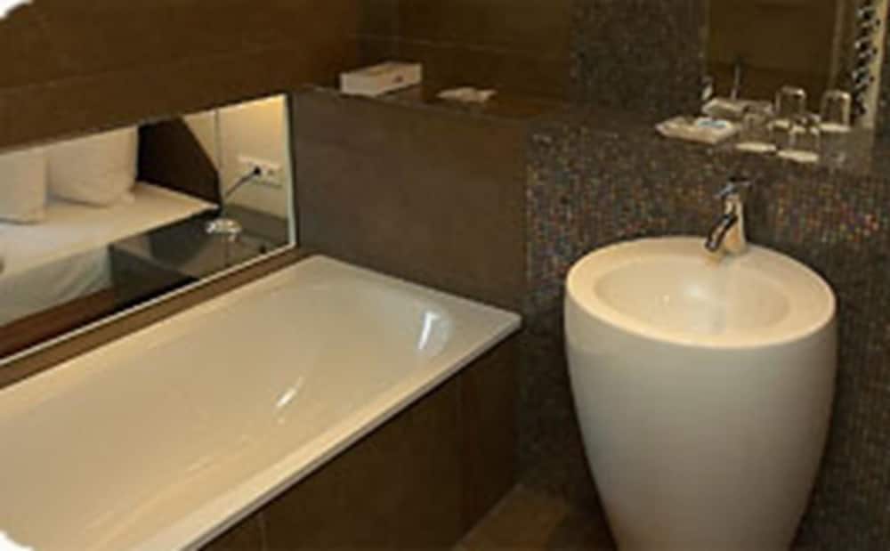 Double Room - Photo 8