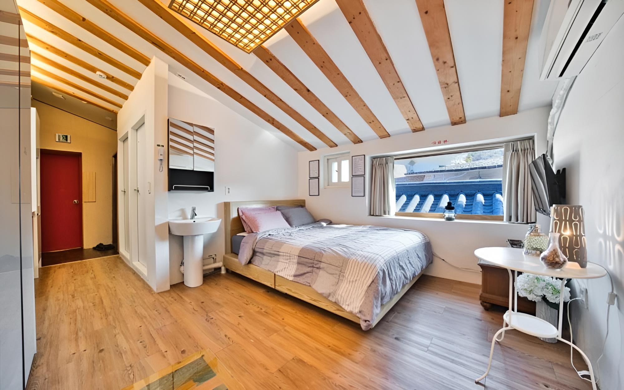 Room (Maple) - Photo 6