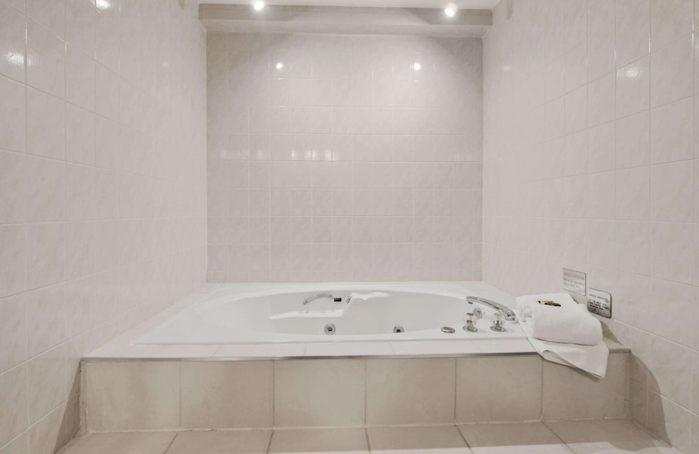 Standard Room, 1 King Bed, Jetted Tub, Tower (Shower Only) - Photo 7