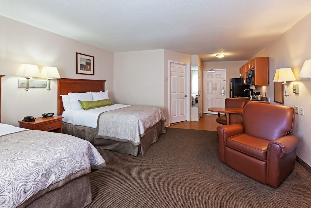 Suite, 2 Double Beds (Comm, Mobil, Trans Shwr, Tub) - Photo 2