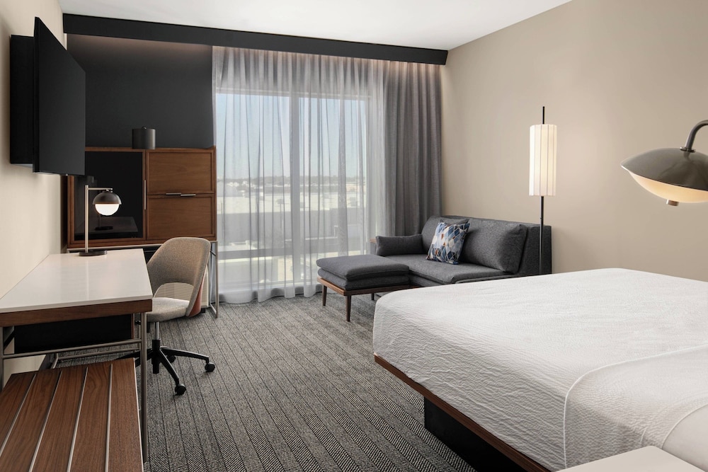 Room, 1 King Bed with Sofa bed (Mobility/Hearing Accessible, Tub) - Photo 1