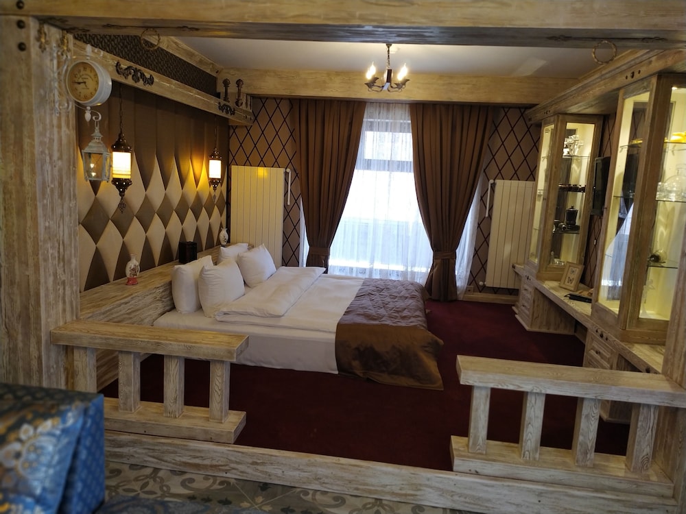 Deluxe Suite, Garden View
