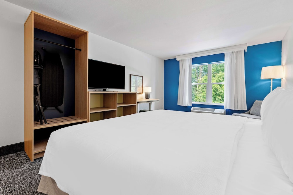 Room, 1 King Bed, Accessible (Hearing) - Photo 3