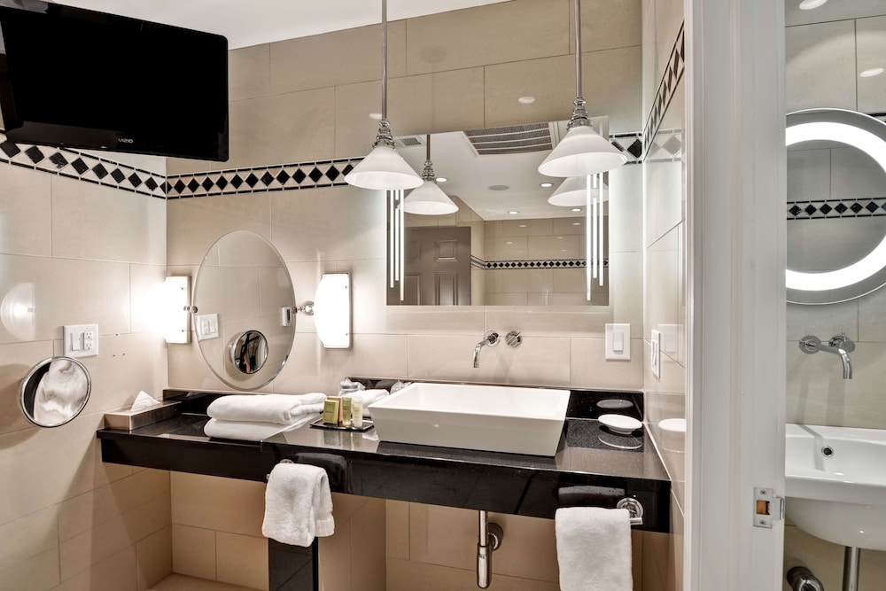 Room, 2 Queen Beds, Accessible (Hearing) - Photo 4