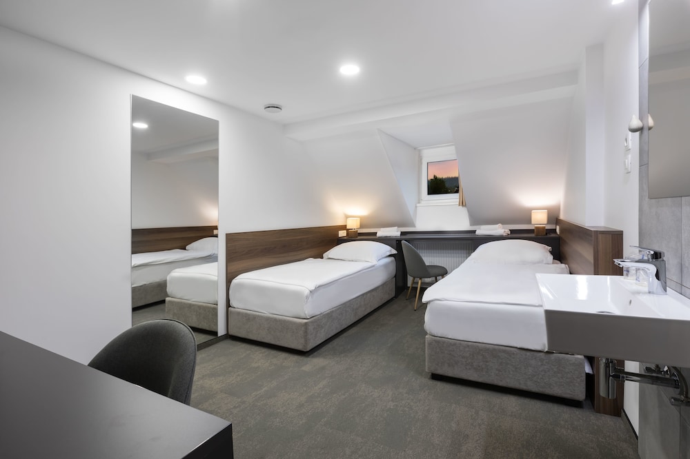 Twin Room, Non Smoking, Shared Bathroom