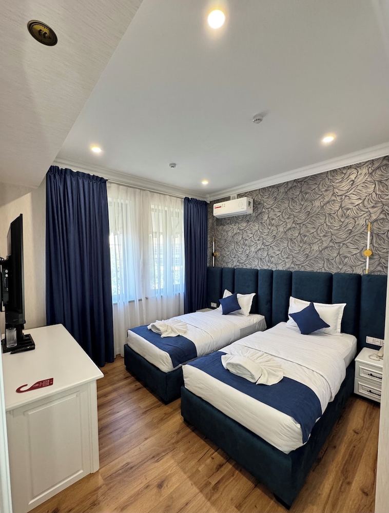 Standard Twin Room, City View