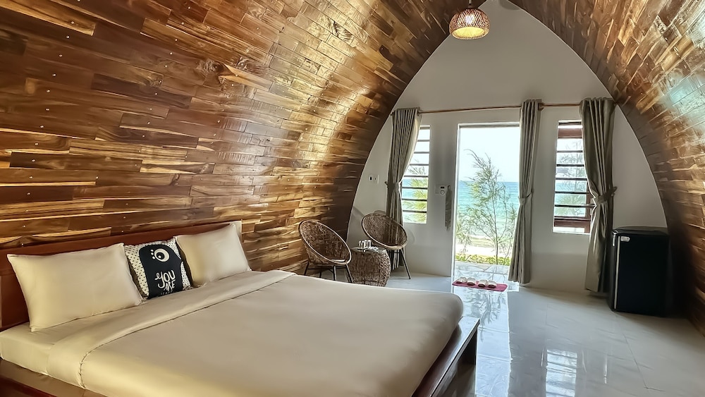 Beachfront Bungalow (2 guests)
