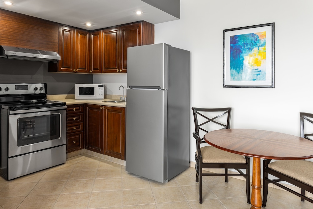 Suite, 1 Bedroom, Balcony - Photo 3