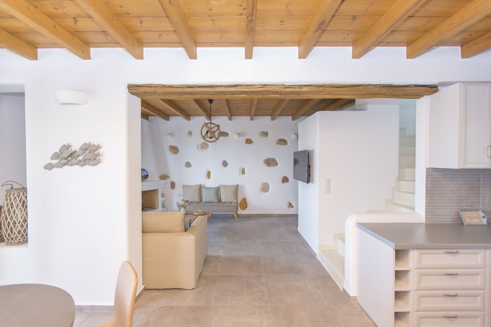 Villa, Beachfront (Iris)