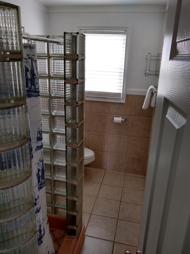 Room, 1 King Bed, Non Smoking - Photo 10