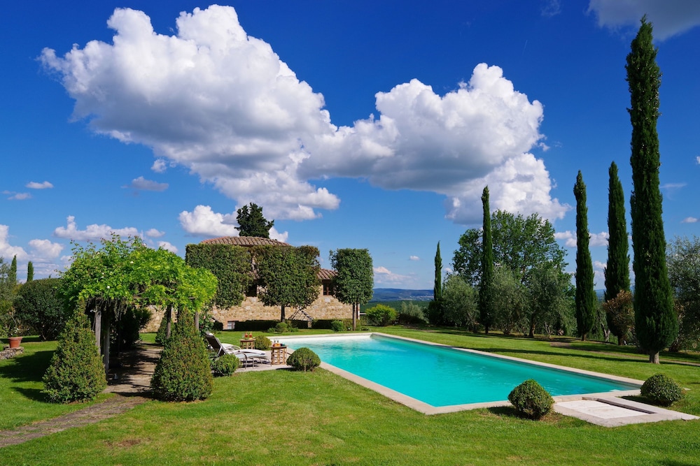 Villa photo 2
