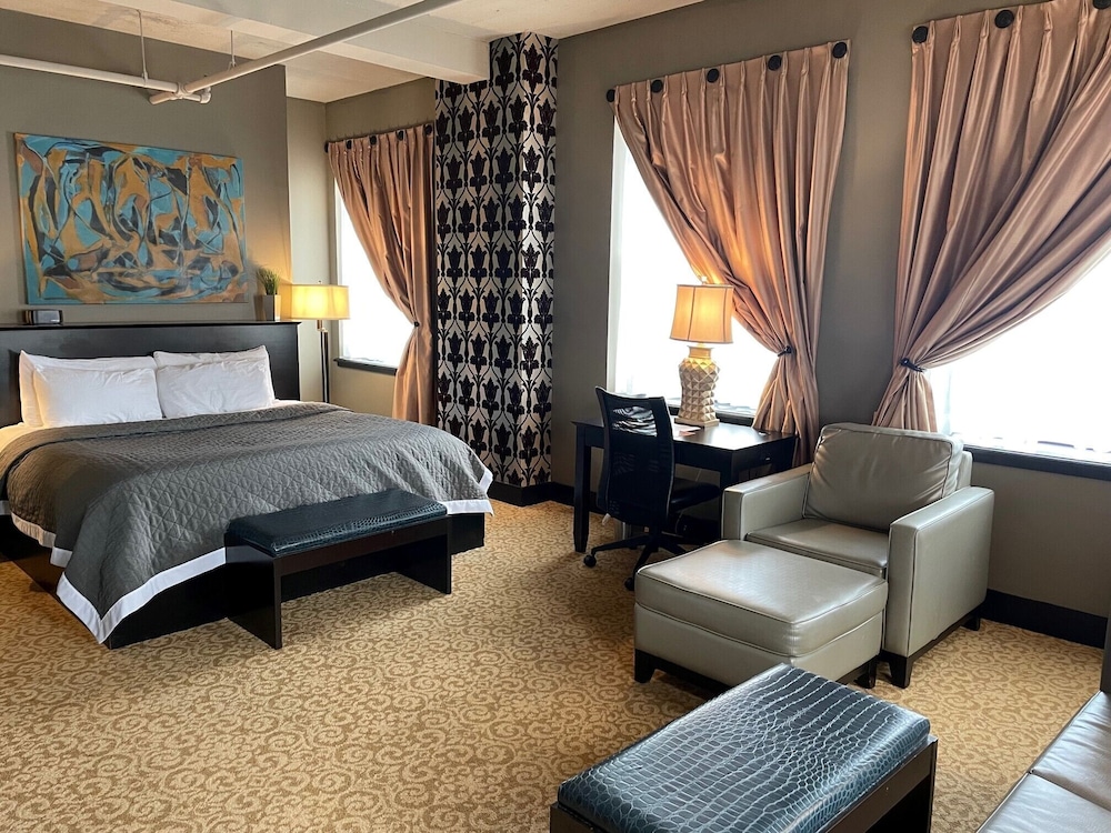 Standard Room, 1 King Bed, Fireplace photo 1