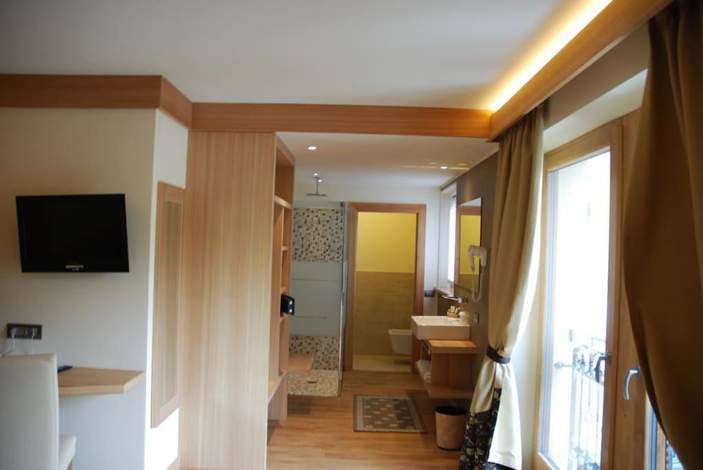 Superior Double or Twin Room photo 3