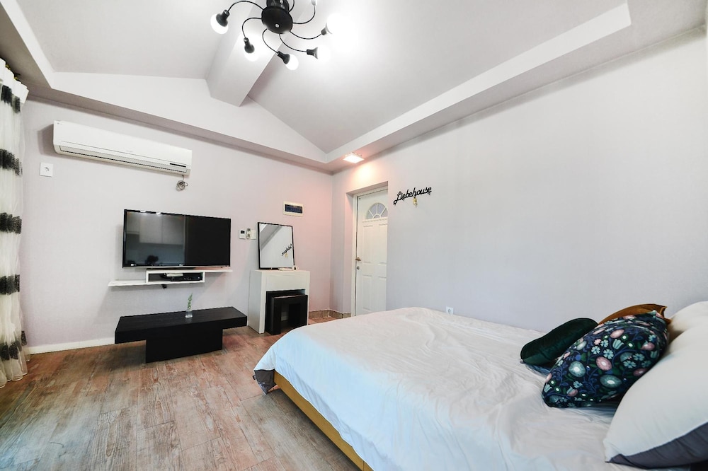 Basic Room, 1 Bedroom (Atom (1F/Private BBQ)) - Photo 9