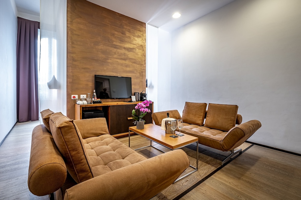 Suite, River View photo 3