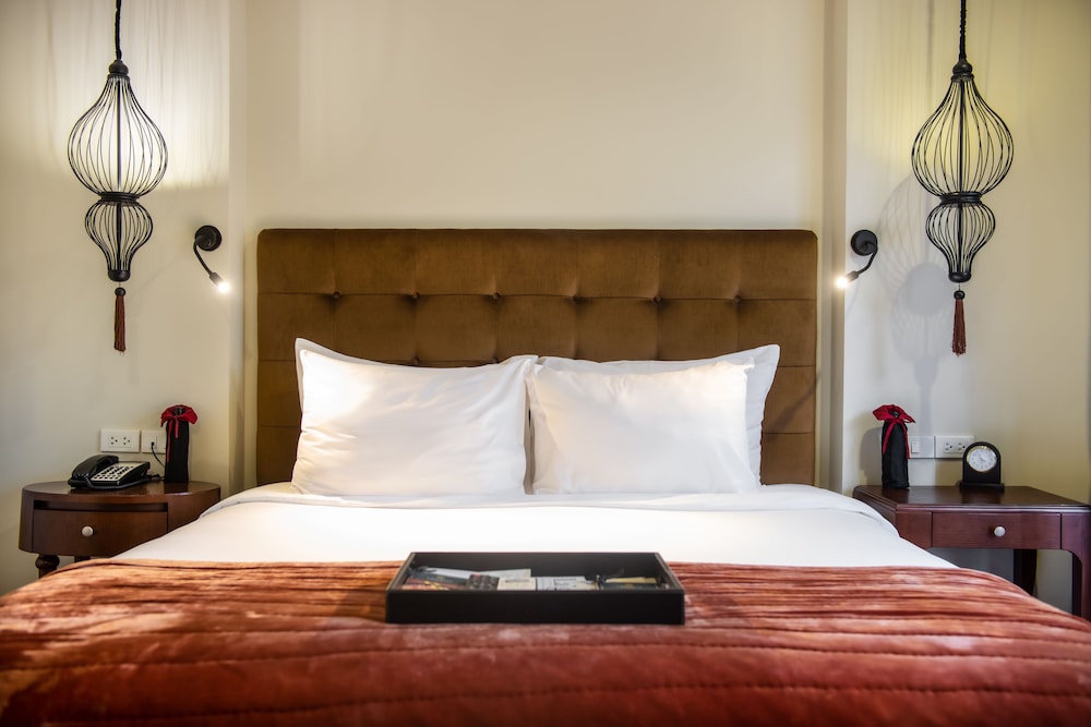 Family Suite, 1 king and 2 single beds