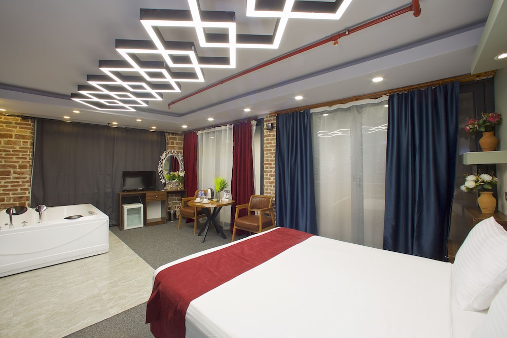 Deluxe Room, Hot Tub photo 3