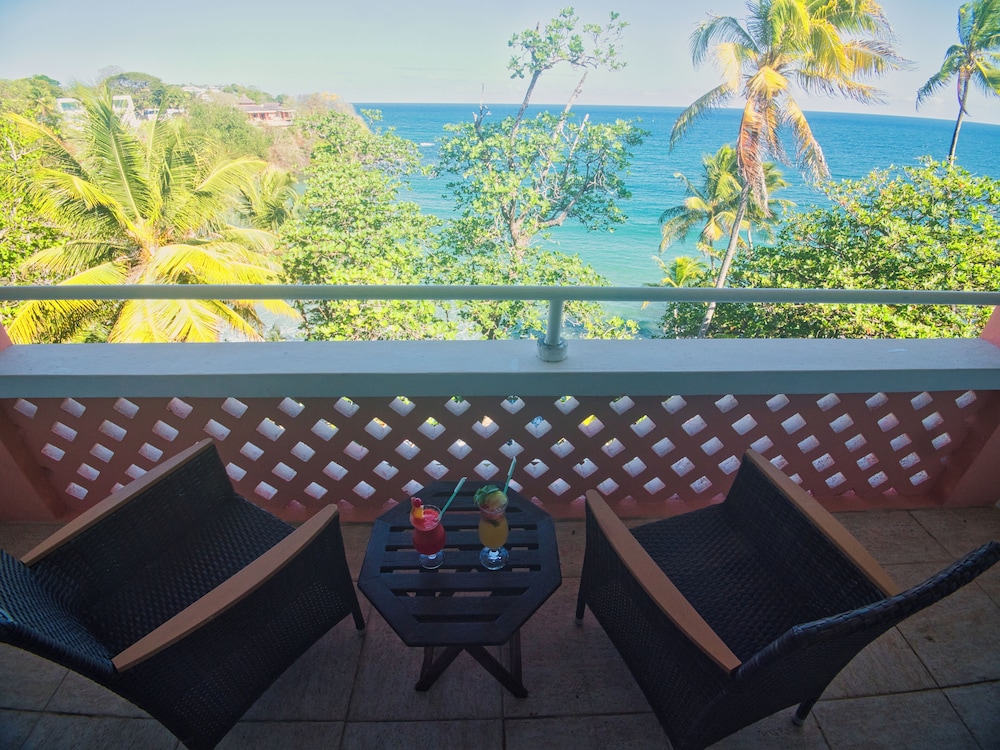 Superior Room, 1 King Bed, Balcony, Ocean View photo 3