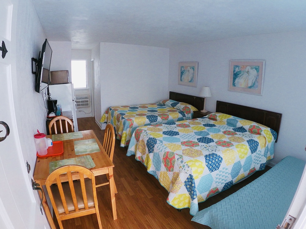 Standard Double Room, 2 Queen Beds, Non Smoking photo 1