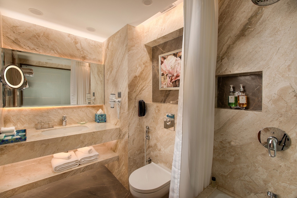Superior Suite, 1 Double Bed, Business Lounge Access, Sea View, 1 bedroom - Photo 2