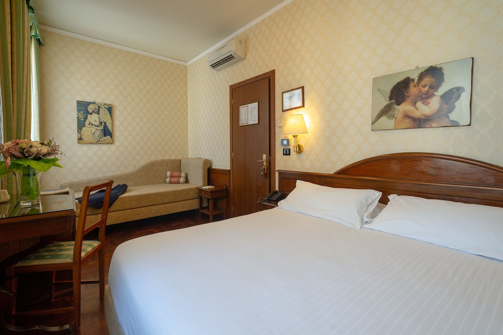 Classic Triple Room photo 3