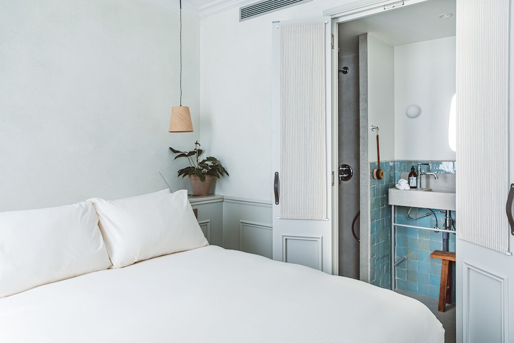 Superior Room, 1 Queen Bed (Loving HOY)