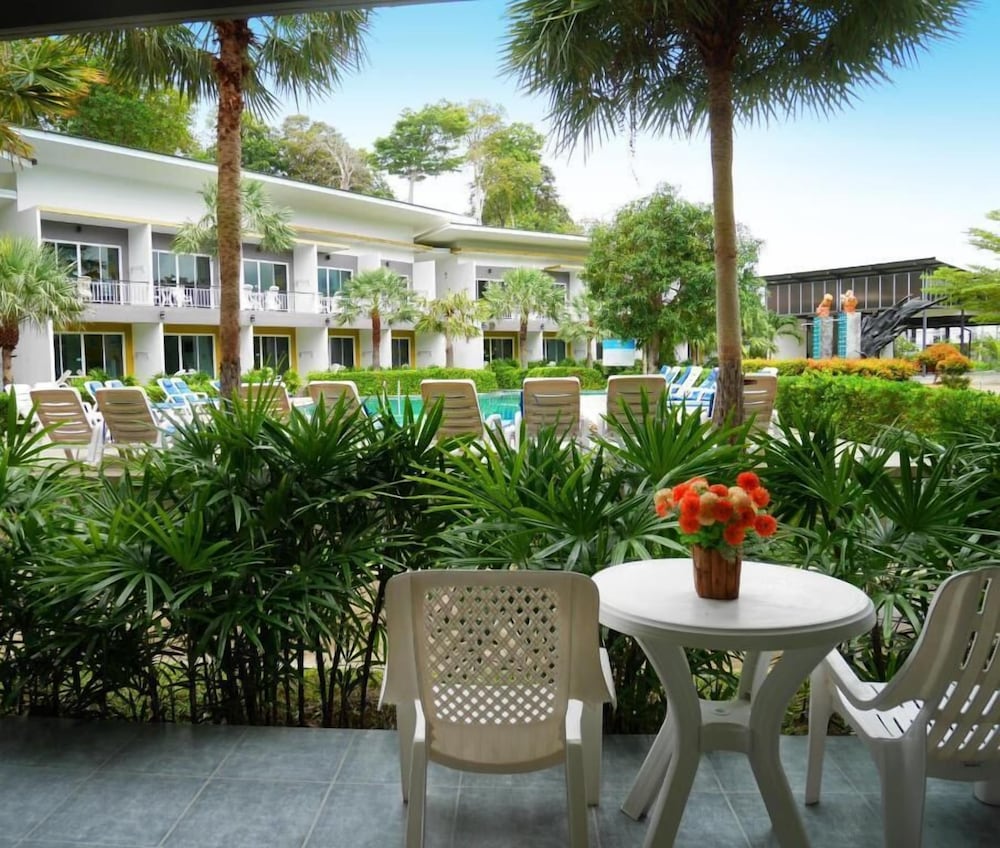 Superior Double Room, Pool View photo 3