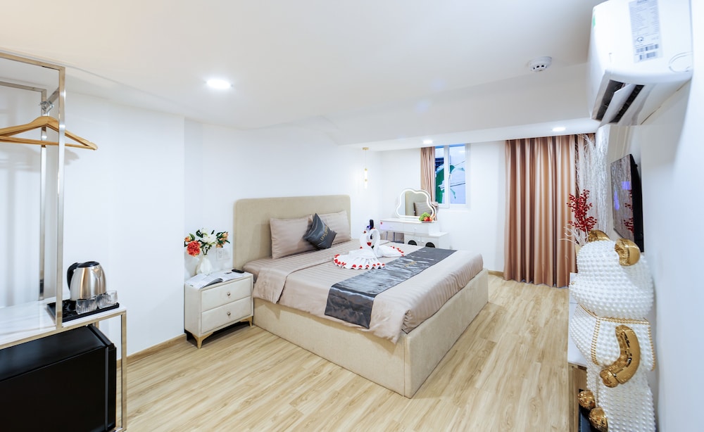 Luxury Room, Balcony, City View