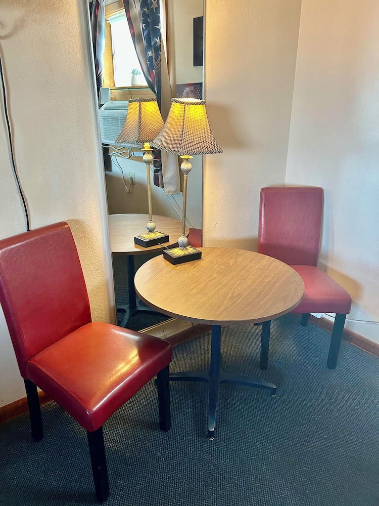 Suite #8, Deluxe Studio Suite, 2 Queen Beds, Kitchenette, Ground Floor photo 3