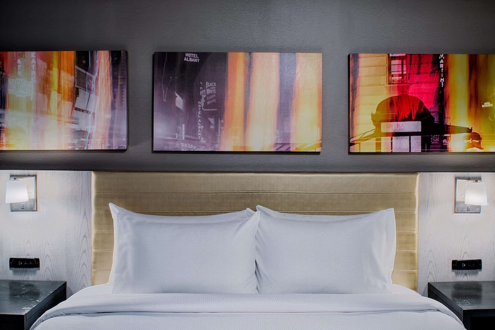 Room, 2 Double Beds, River View, Corner photo 1