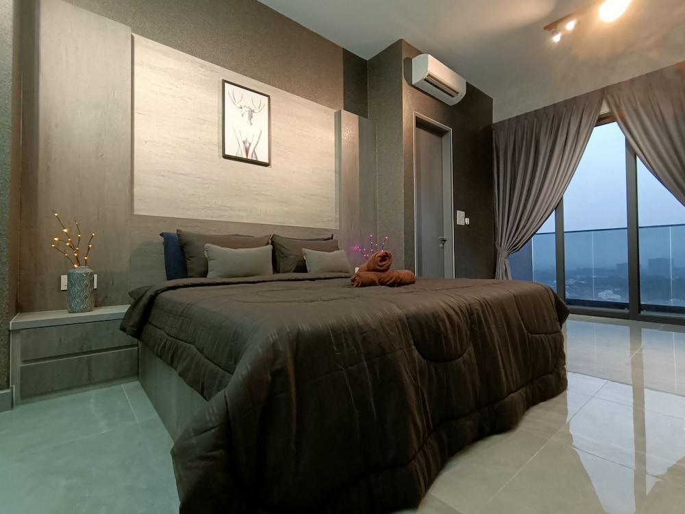 Superior Studio, 1 King Bed, Bathtub, City View