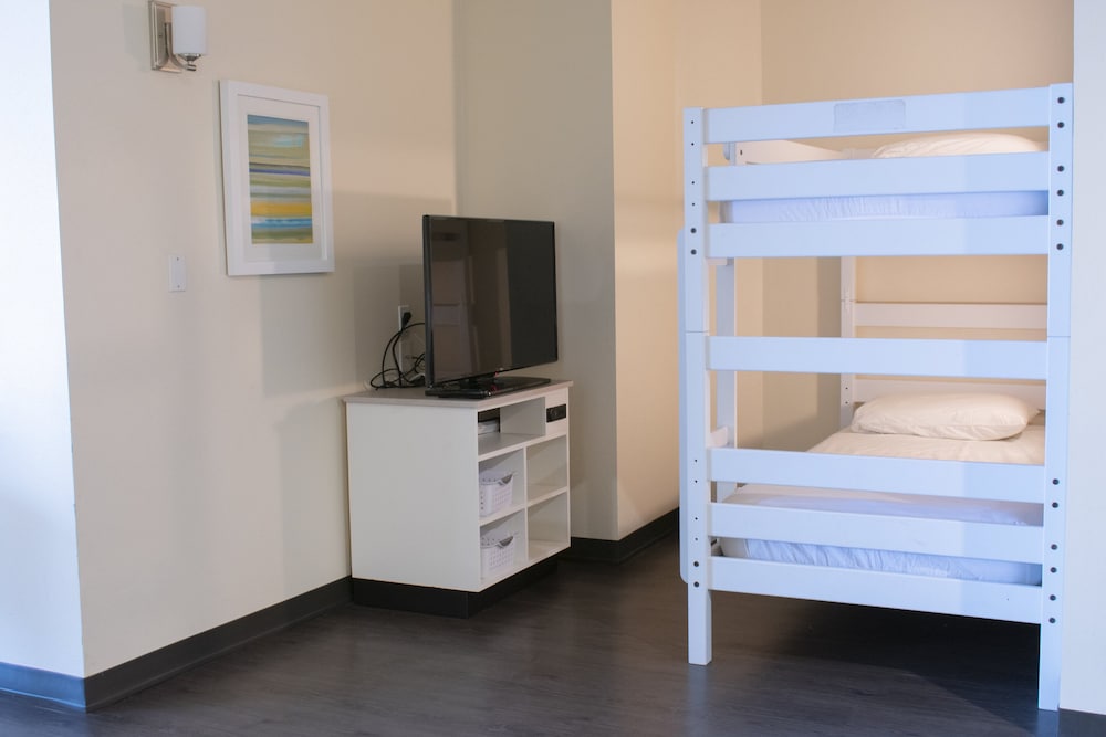 Suite, Multiple Beds - Photo 9