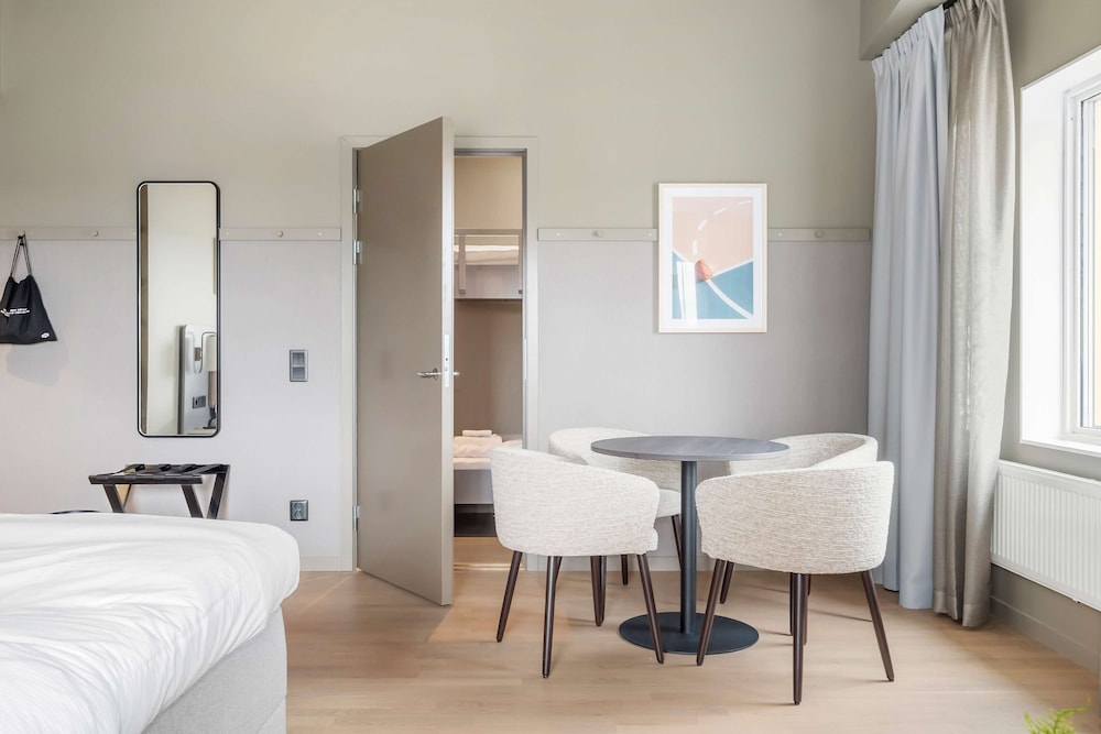 Junior Suite, Multiple Beds, Non Smoking - Photo 2