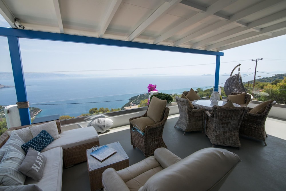 Villa, Smoking photo 2