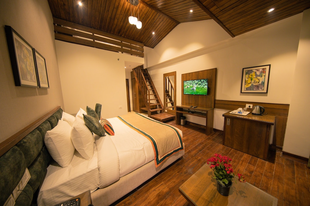 Duplex with Private Balcony photo 2
