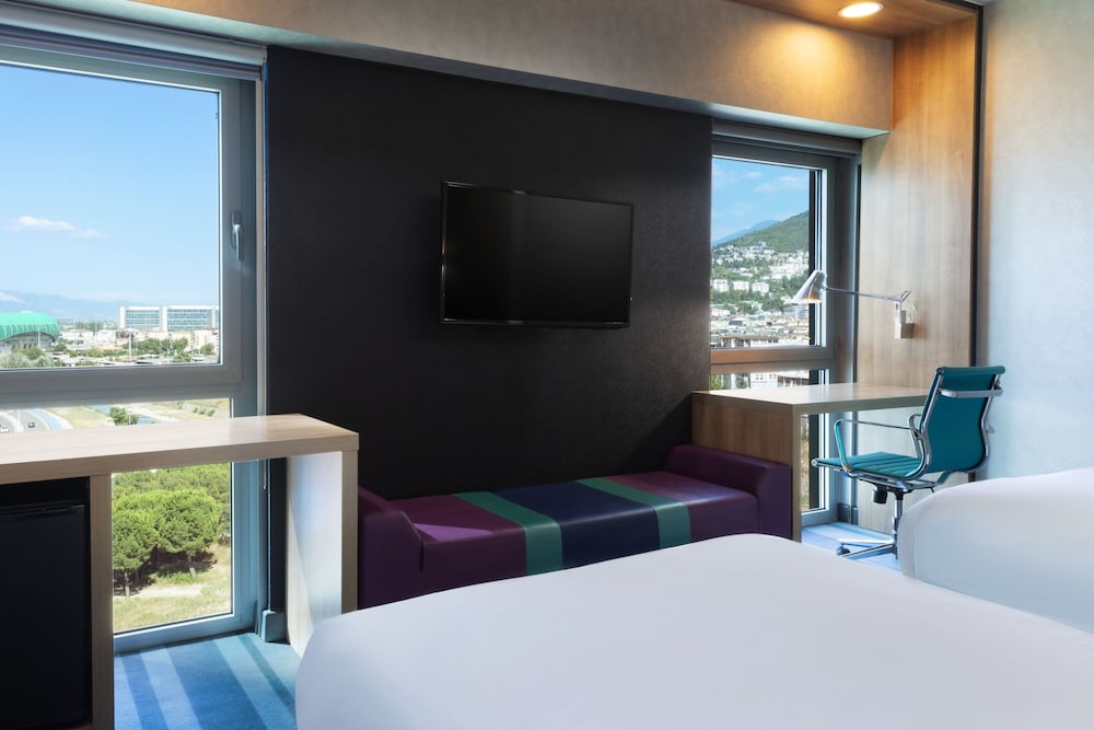aloft, Room, 2 Twin Beds thumbnail 6